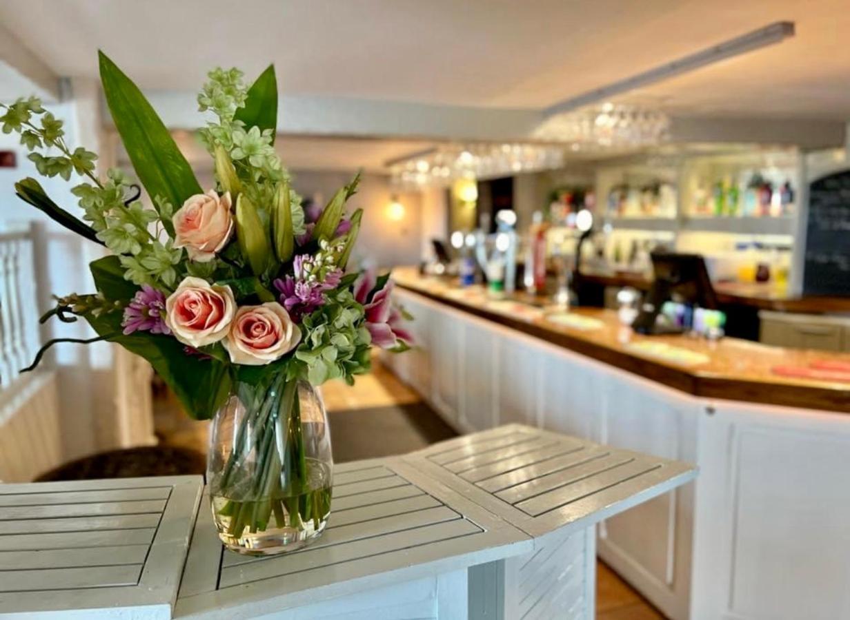 The Railway Inn Rise Екстер'єр фото