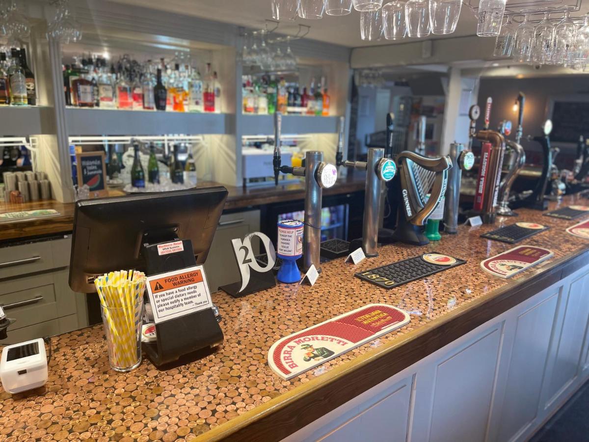 The Railway Inn Rise Екстер'єр фото