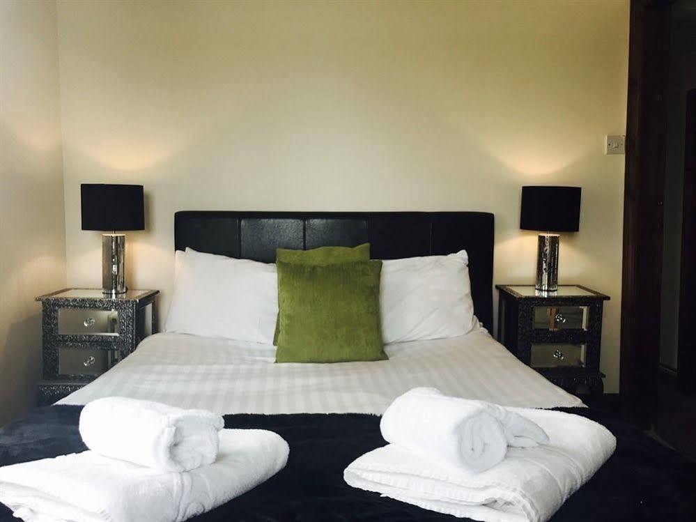 The Railway Inn Rise Екстер'єр фото
